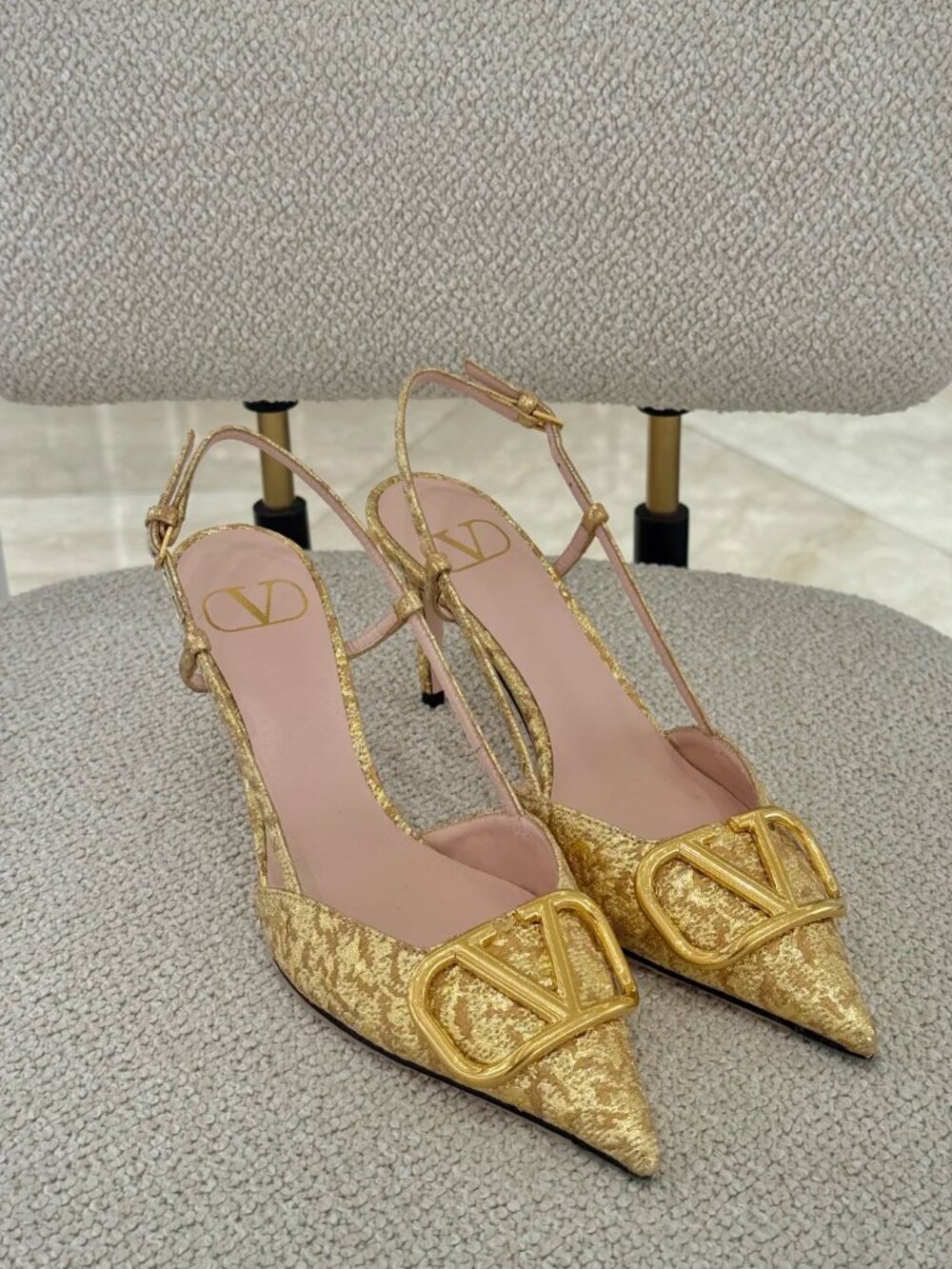 Classic Valentino shoes: A Stylish and Versatile Choice for Elegance